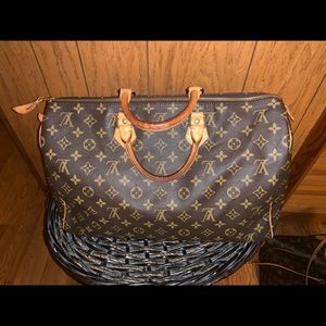 Louis Vuitton Speedy 40 Monogram